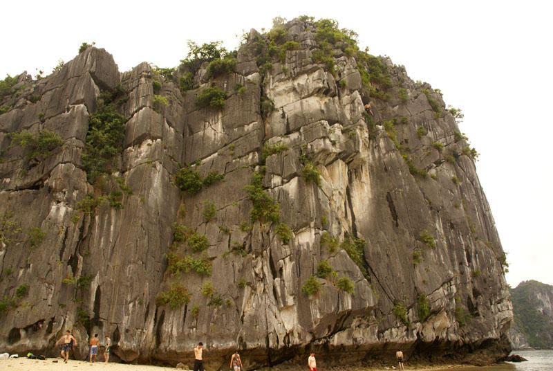 Paket wisata petualangan di daerah pedesaan kepulauan Cat Ba